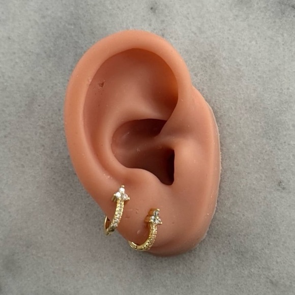 Gold Crystal Pave Flower Huggie Hoop Mini Earrings
13mm
Brand New - Picture 2 of 3